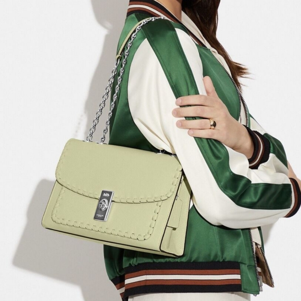 Size 10×7 women bags or very beautiful 😍 light green kid mint